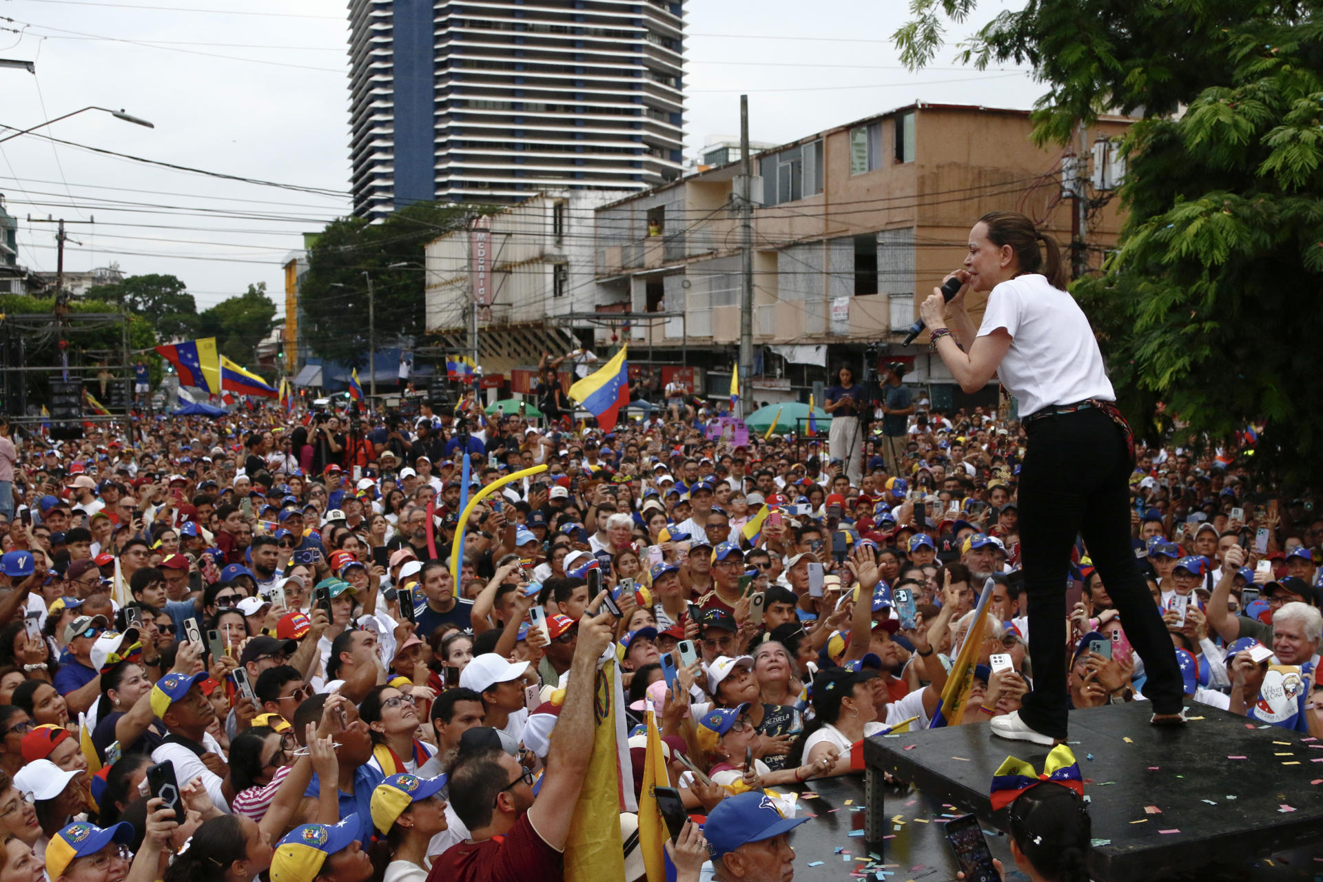 María Corina Machado exige claridad sobre fecha de elecciones y detalla plan de transición política