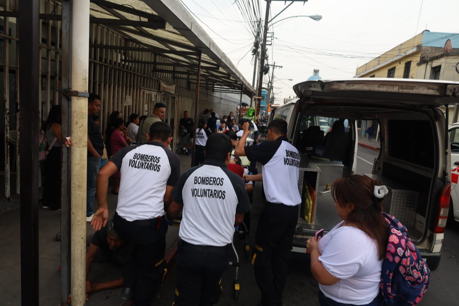Cinco estudiantes reciben atención médica tras síntomas de intoxicación en escuela de la zona 1