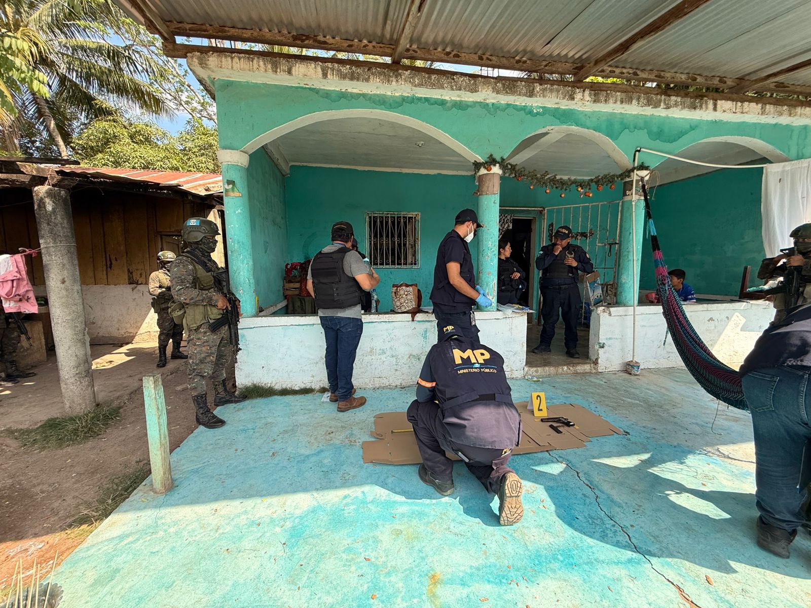 Investigación en Petén vincula robo de vehículos de lujo con red de narcotráfico y armas