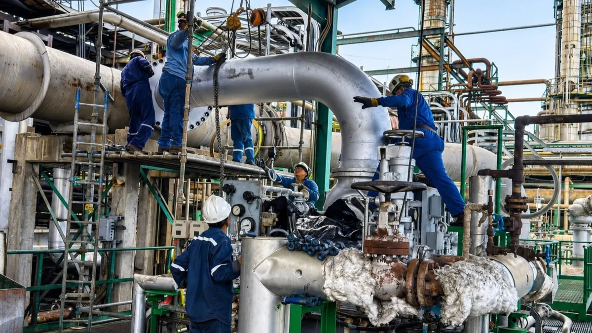Gobierno prevé que la Refinería Esmeraldas alcance el 90 % de operación y reduzca importaciones de combustibles