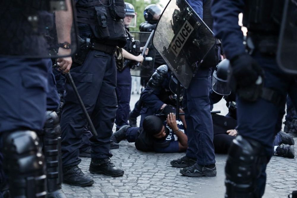Mass arrests and unrest in Paris during PSG Champions League celebrations