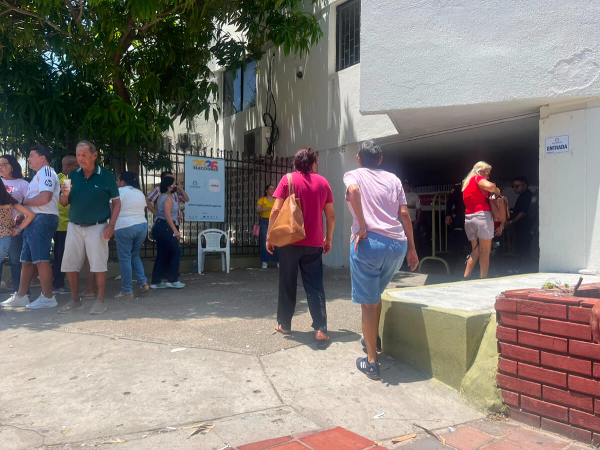 Disputa política en Barranquilla entre las campañas de Cepeda y De la Espriella con apoyos locales