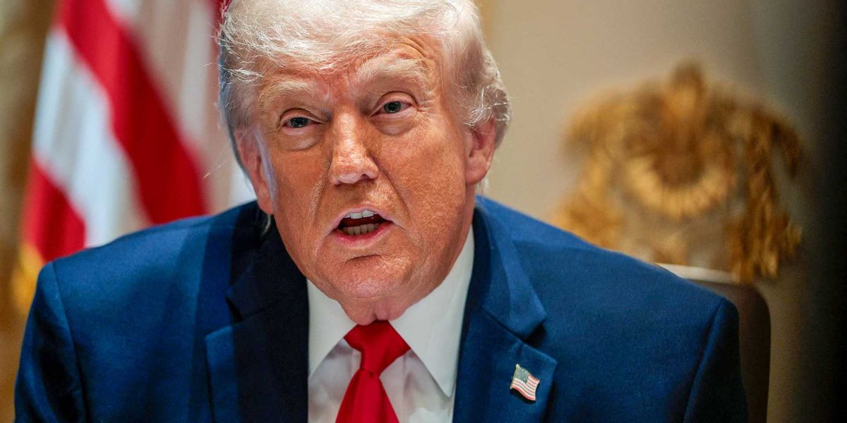 Author claims Trump's popularity declines amid economic challenges and ineffective leadership