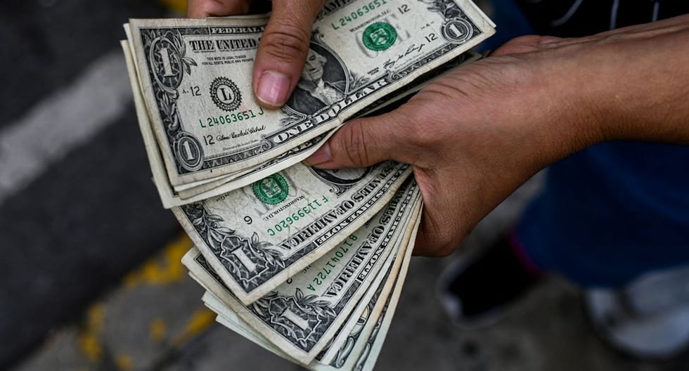Dólar sube a S/3,45 ante expectativas electorales y bolsa de Lima retrocede en apertura