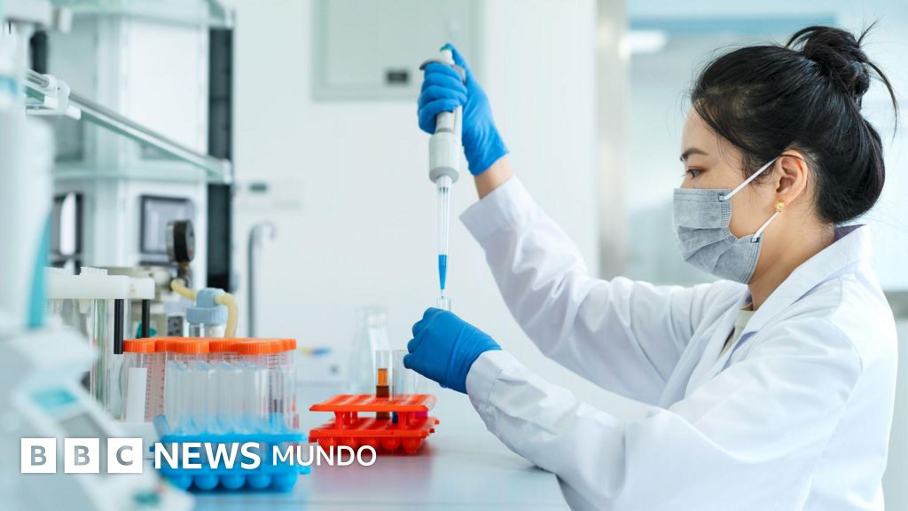 Investigadores de Cambridge prueban en humanos una vacuna diseñada por IA para proteger frente a múltiples coronavirus
