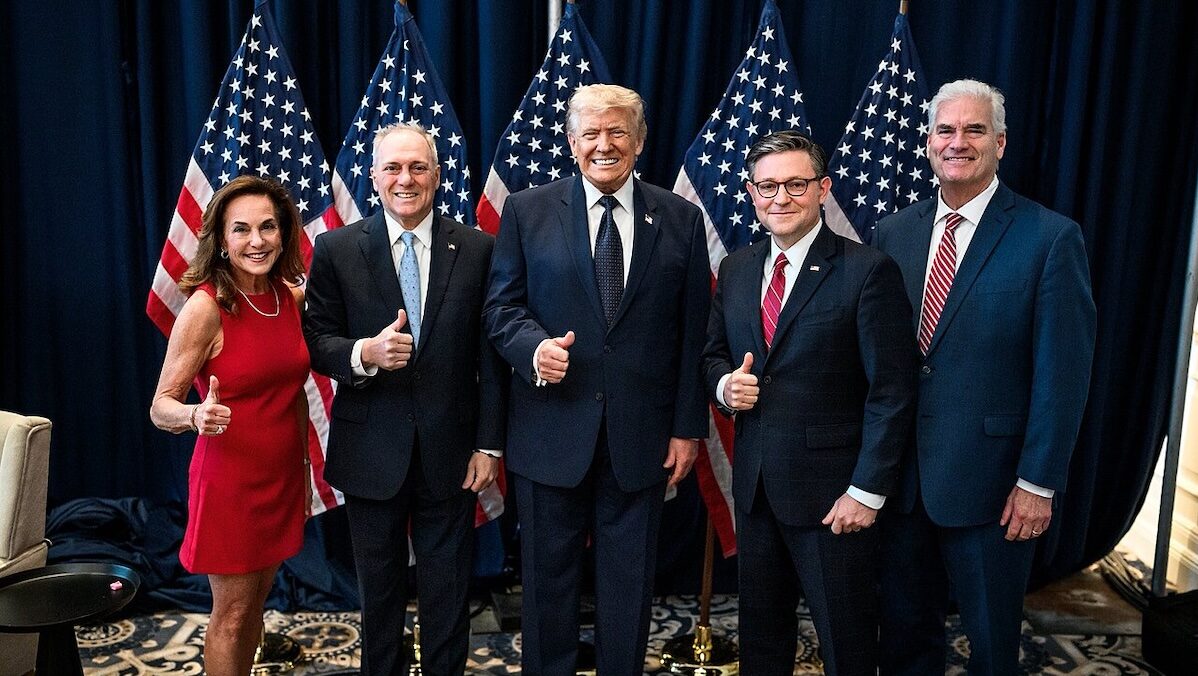 Trump enfrenta reveses políticos y judiciales mientras los demócratas ganan impulso