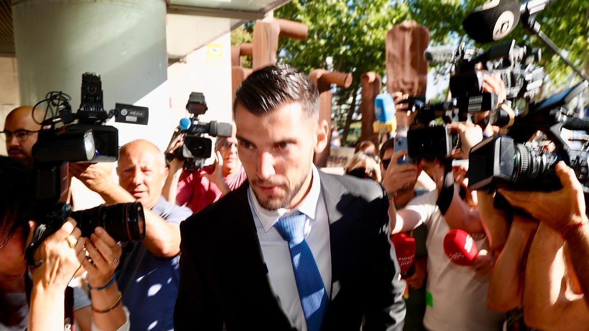 Condenado a 8 años y medio de prisión el futbolista Rafa Mir por agresión sexual; se investigará la actuación policial