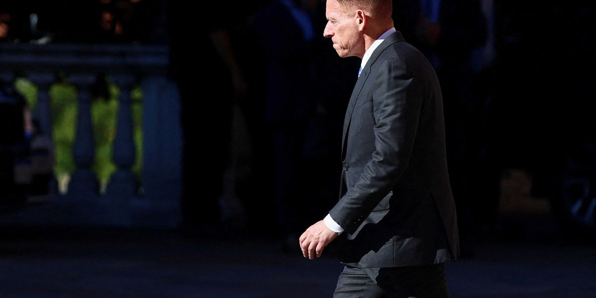 Commentators Draw Connections Between Peter Thiel's Dialog Network and Names Appearing in Epstein-Related Records