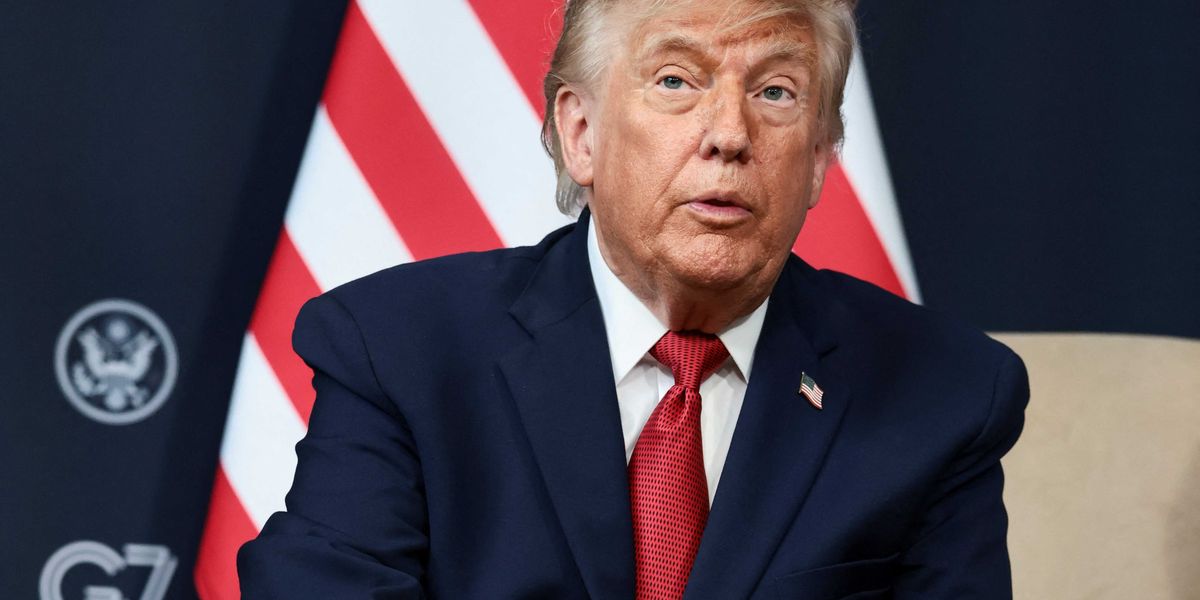Trump Defends Iran Memorandum as Markets Recover and Shipping Resumes