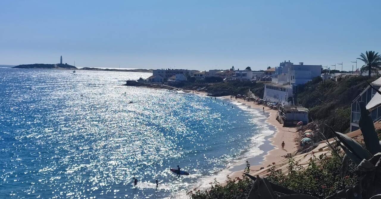 El Gobierno descarta obras de contención en la playa de Los Caños de Meca al considerar su evolución natural