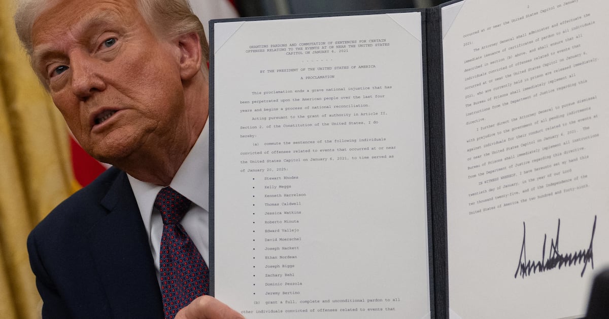 La BBC solicita registros de agenda, llamadas y documentos de Trump en el juicio por el documental sobre el 6 de enero
