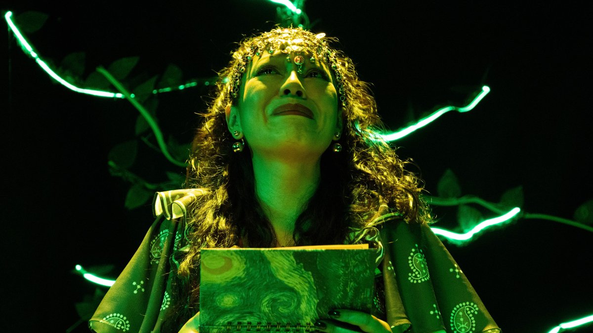 El multiverso teatral de Juan Pablo Acosta culmina en Quito tras siete años de creación