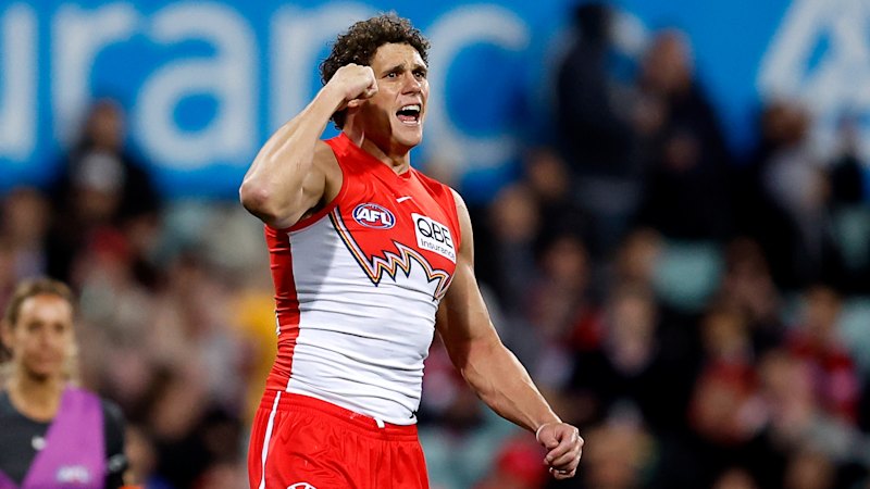 Charlie Curnow's six-goal performance leads Swans to victory over Bulldogs