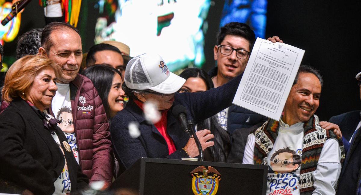 Investigación revela nombramientos de notarios y contrato millonario en el gobierno Petro