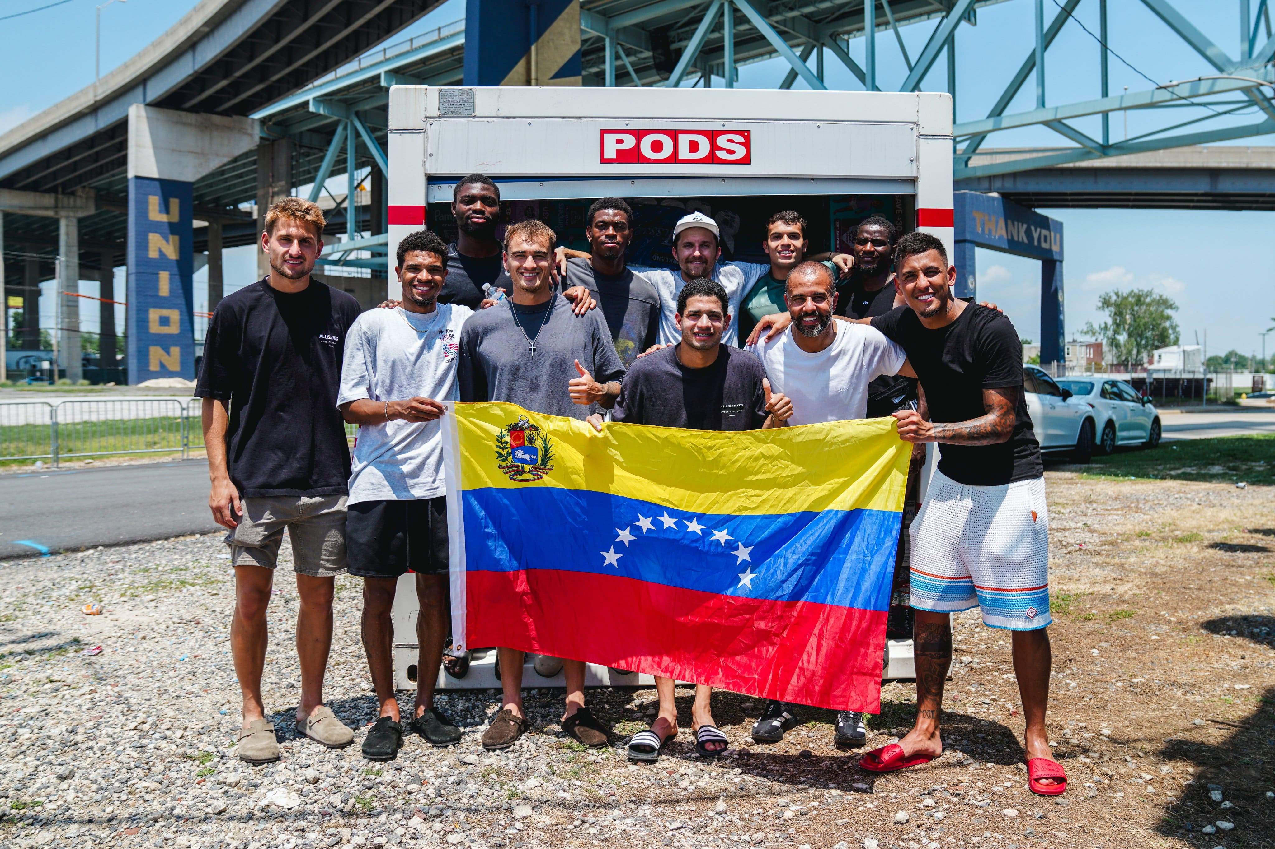 Donaciones de equipos de MLB para víctimas de terremotos en Venezuela