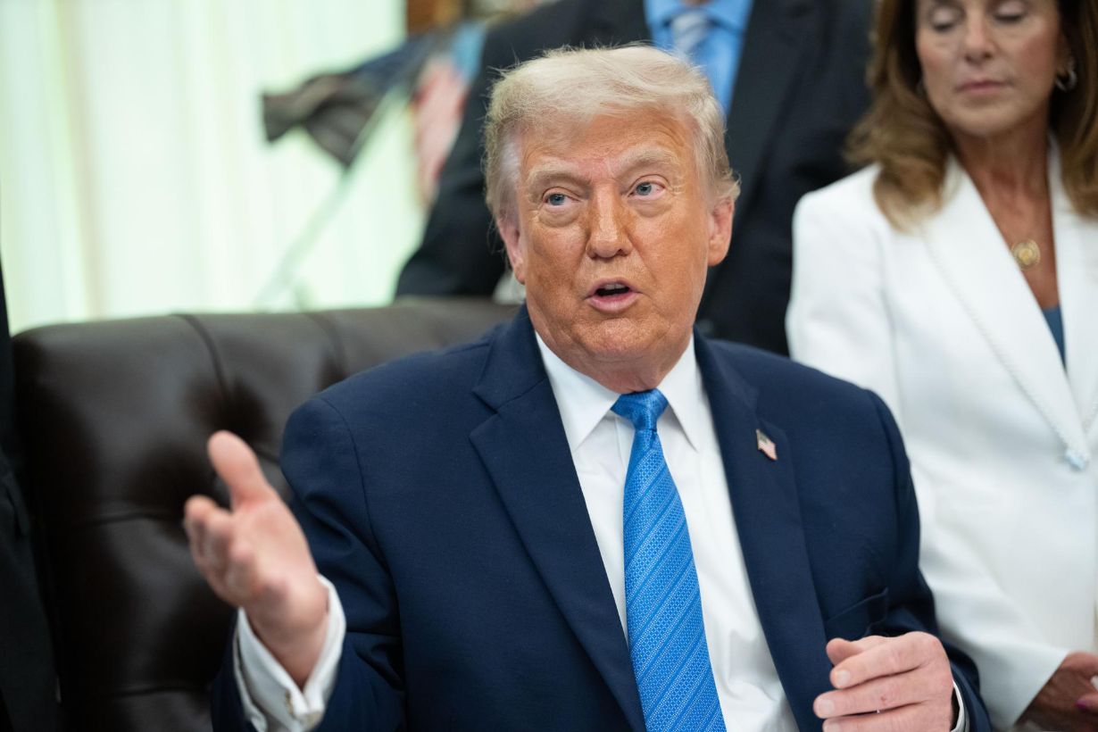 Donald Trump presenta video generado con inteligencia artificial sobre síndrome inventado