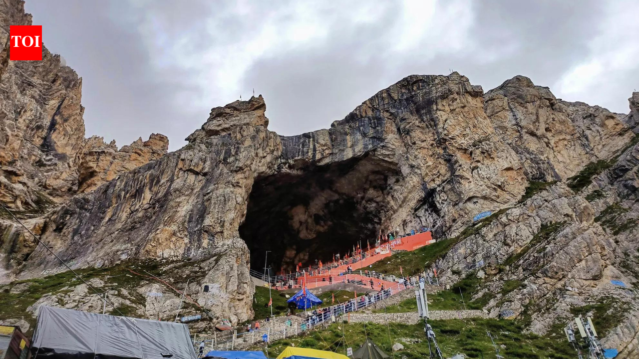 Second convoy of 3,865 Amarnath pilgrims departs from Jammu under tight security arrangements