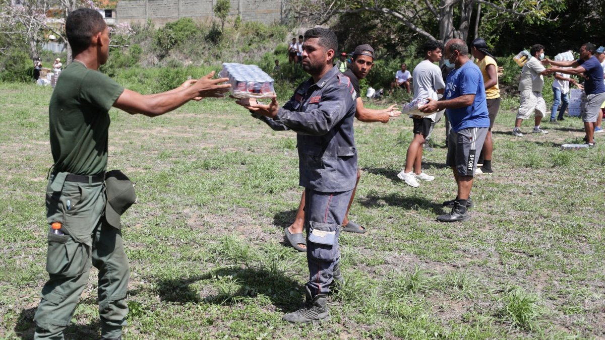 Venezuela enfrenta crisis tras terremotos: militarización, filas por alimentos y esfuerzos de rescate