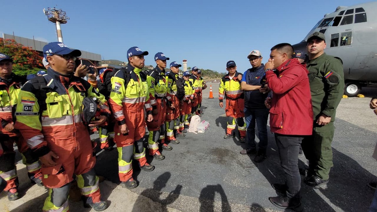 Ecuadorian rescue team returns home after saving two Venezuelans from earthquake rubble