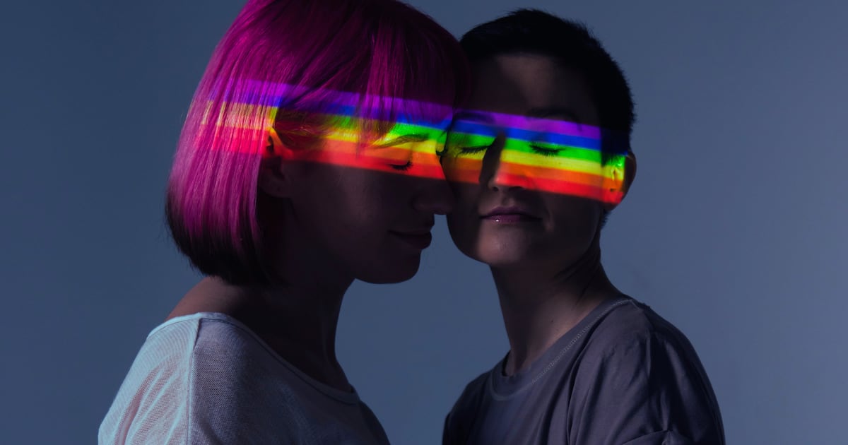 La disminución del apoyo público y el silencio institucional frente a la diversidad LGBTIQ+