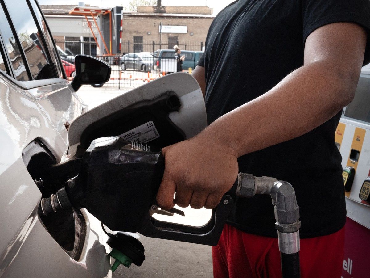 Americans Opt for Regular Gasoline to Save Costs Amid High Prices