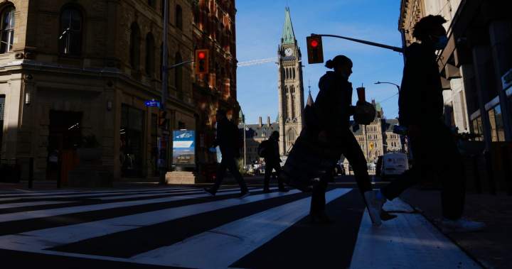 Federal employees face office space shortages as hybrid work policy expands