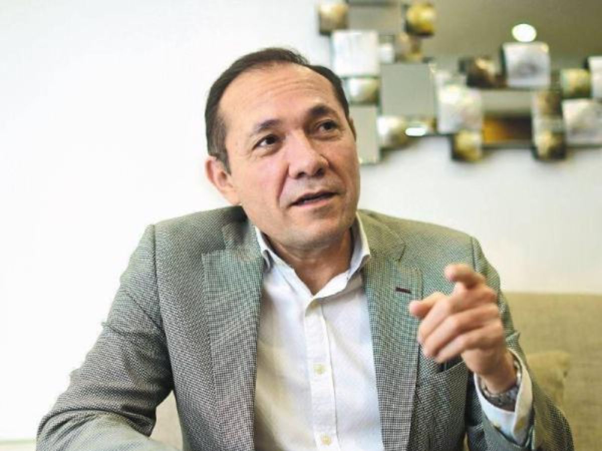 Ministro de Trabajo enfrenta arresto por desacato judicial