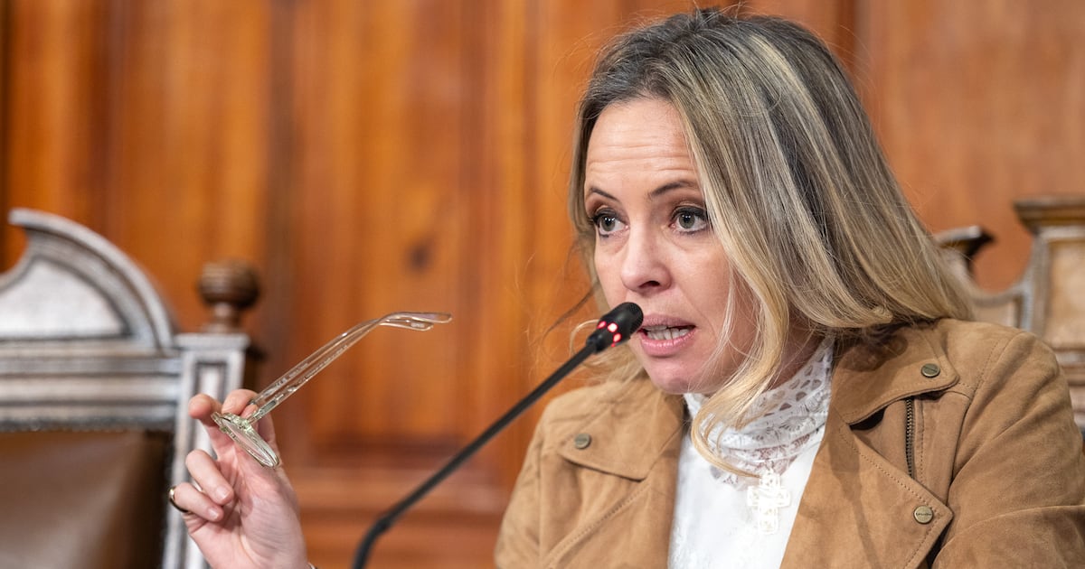 Senadora Vanessa Kaiser cuestiona alianza oficialista por su postura contra el gobierno