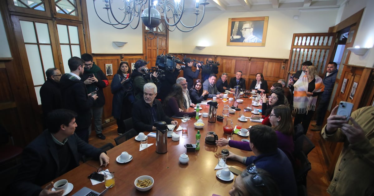 Conflicto interno en el PS por la megareforma y la oposición