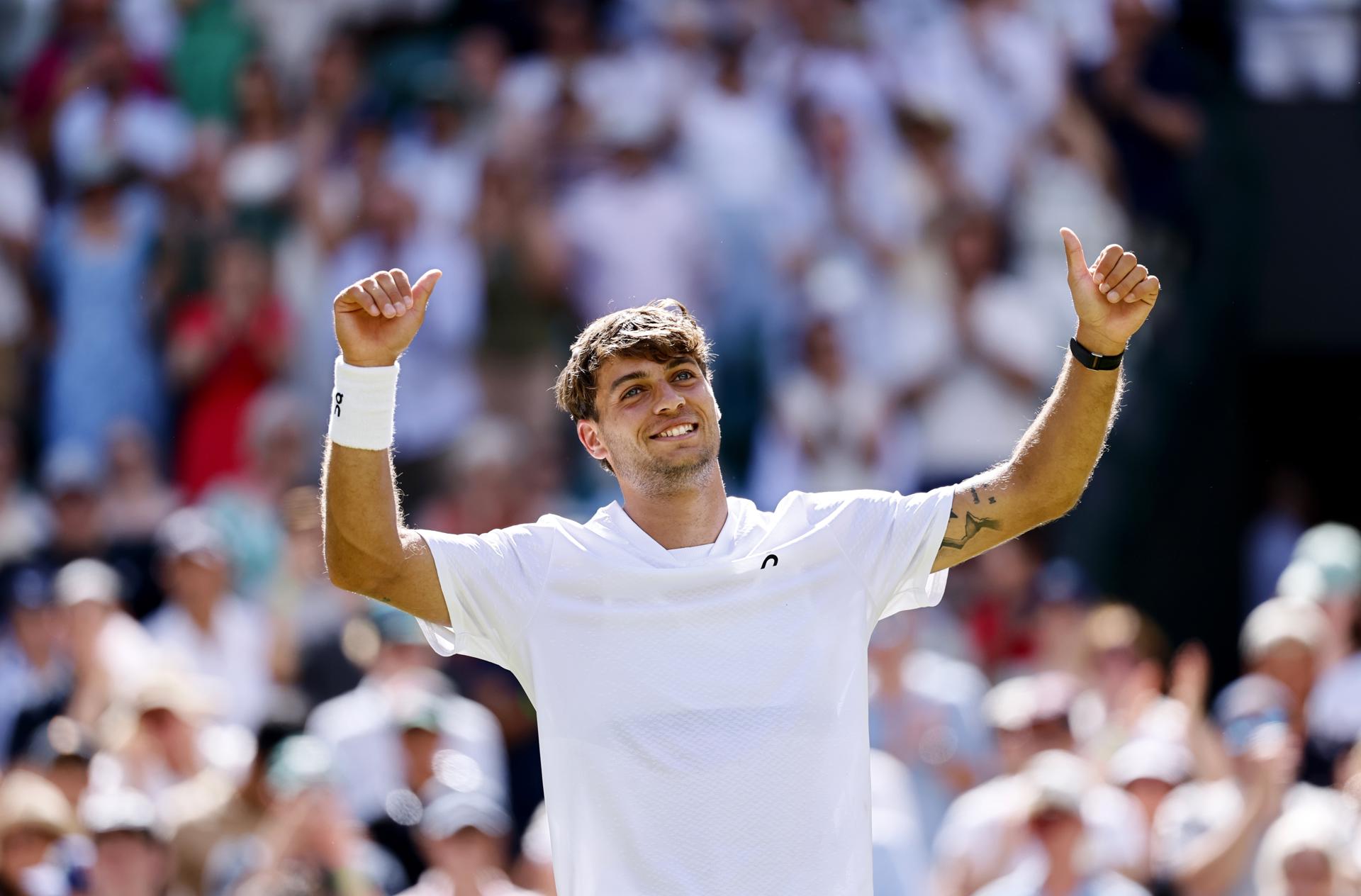 Cobolli se mantiene en carrera en Wimbledon tras su paso por Roland Garros
