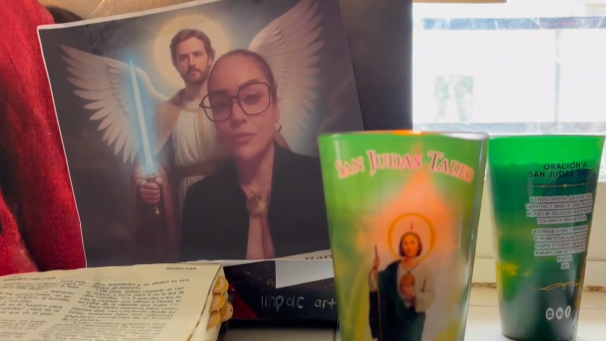 Familia de periodista Roxana Berenice Guzmán efectúa velatio en Nanchital, Veracruz