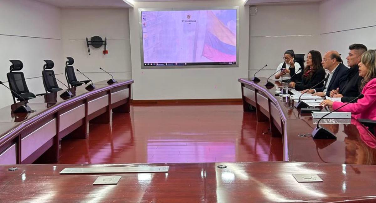 Suspensión del empalme presidencial entre el gobierno de Petro y De la Espriella