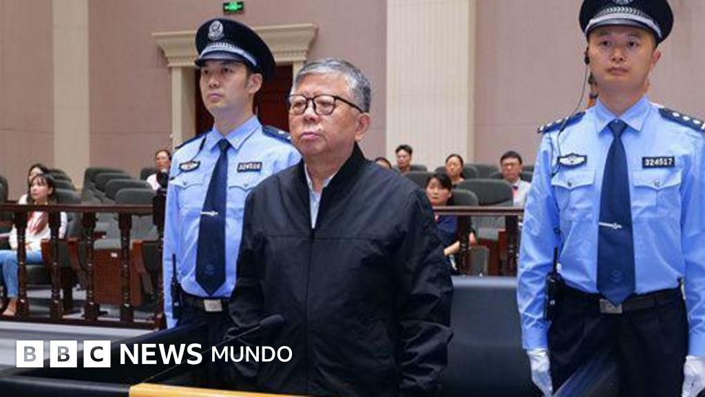 Funcionario chino condenado a muerte por sobornos de 325 millones