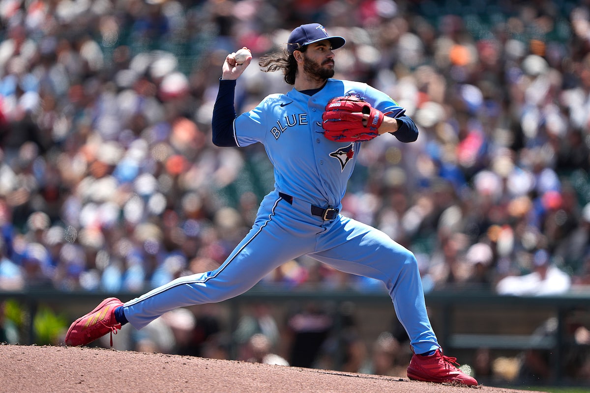 Blue Jays Dominate Giants with 10-0 Win, Cease Nears No-Hitter