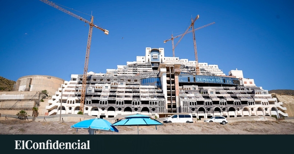 El Ayuntamiento de Carboneras anula la licencia del hotel del Algarrobico y acerca su demolición tras 23 años de litigios