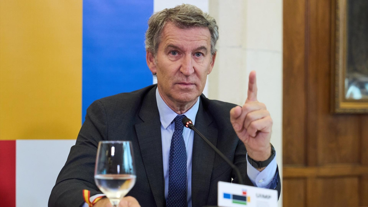 Las declaraciones de Feijóo sobre el absentismo laboral generan críticas políticas y una fuerte reacción en redes sociales