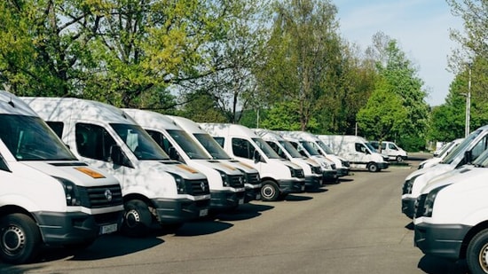 Delhi to Introduce Electric Vans for Improved Connectivity in Congested Areas