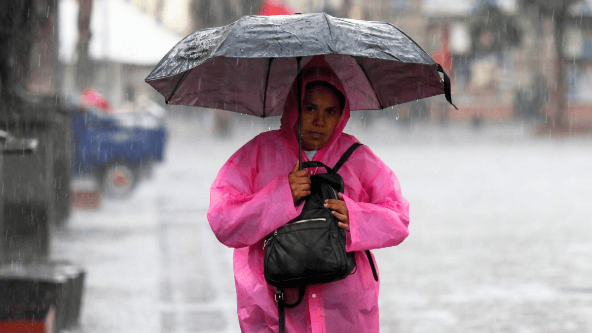 Tres ondas tropicales causarán lluvias intensas este viernes en 31 estados