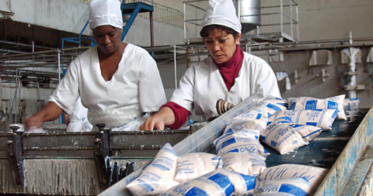 Cuba reanuda producción local de yogur de soya para niños en Guantánamo