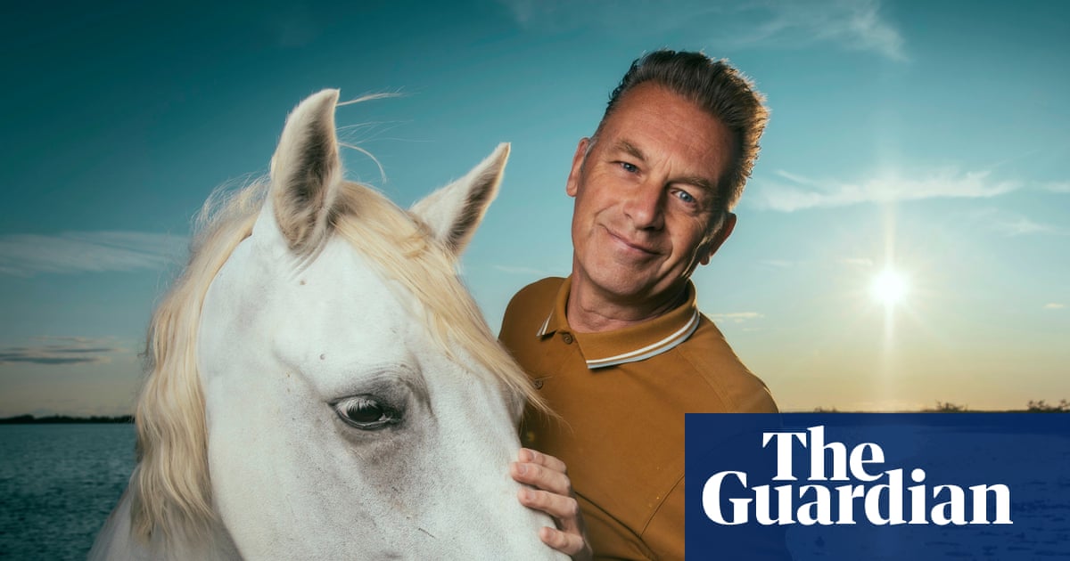 Chris Packham’s exploration of evolution: from single cells to complex life