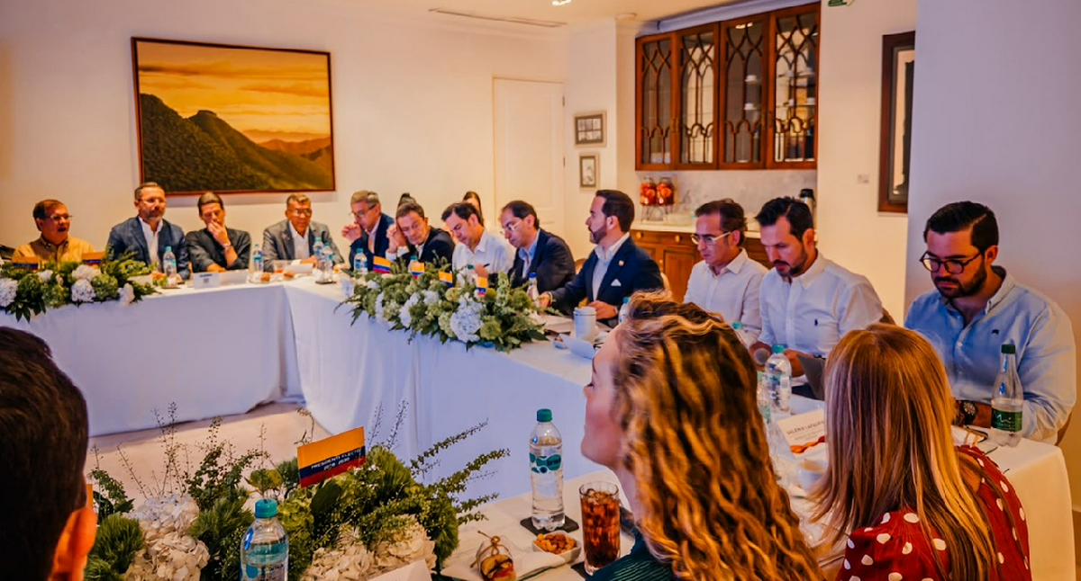 De la Espriella exige trabajo permanente y prioriza la lucha contra la corrupción antes de asumir la Presidencia
