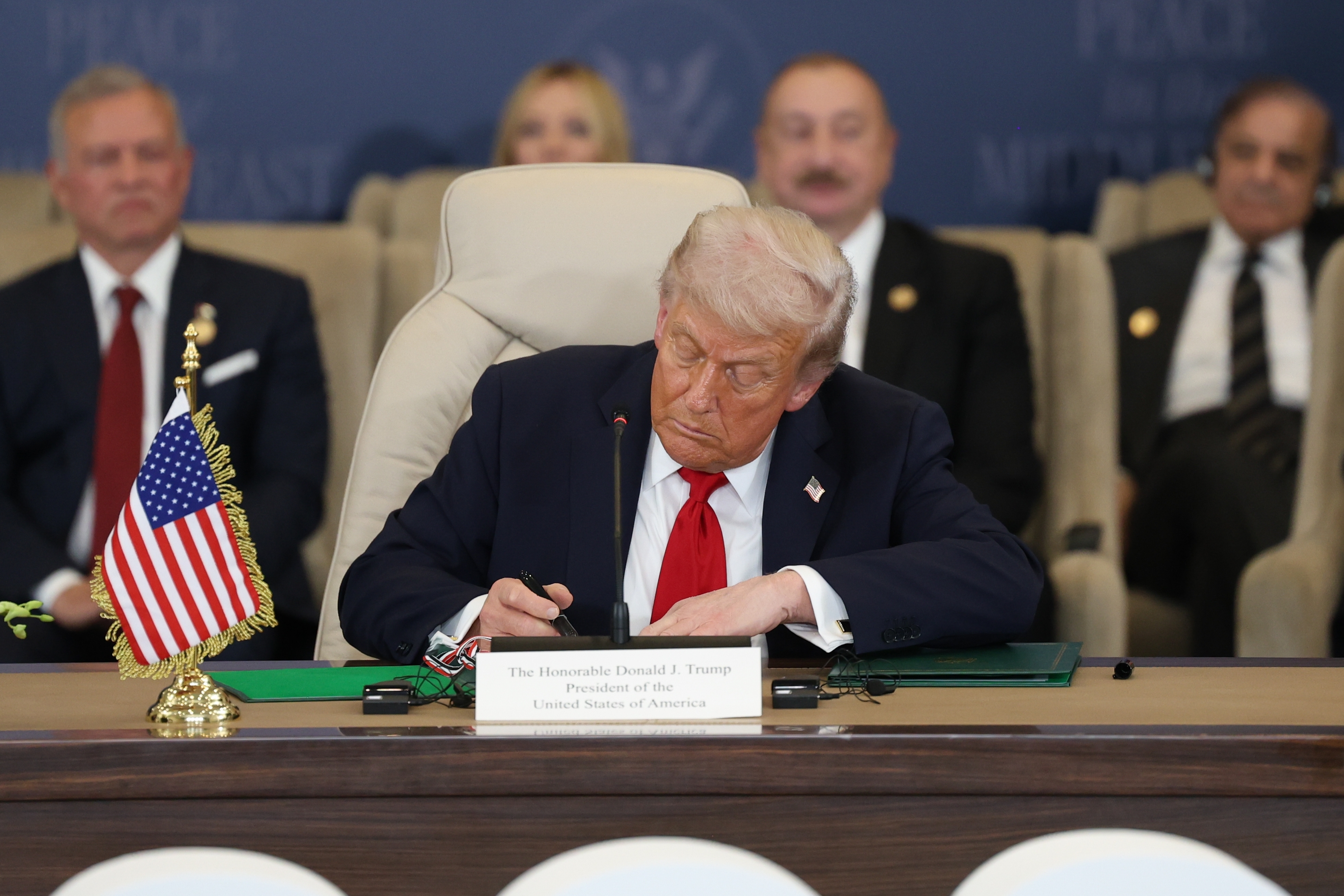 Gobierno de Trump adquiere centros de detención migratoria en California por mil millones