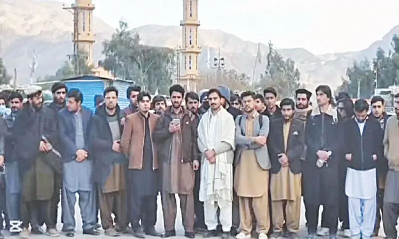 70 medical students return home after border closure relief