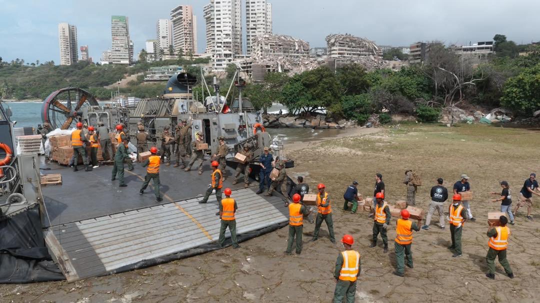 EE.UU. envía ayuda humanitaria a Venezuela mediante aerodeslizador militar
