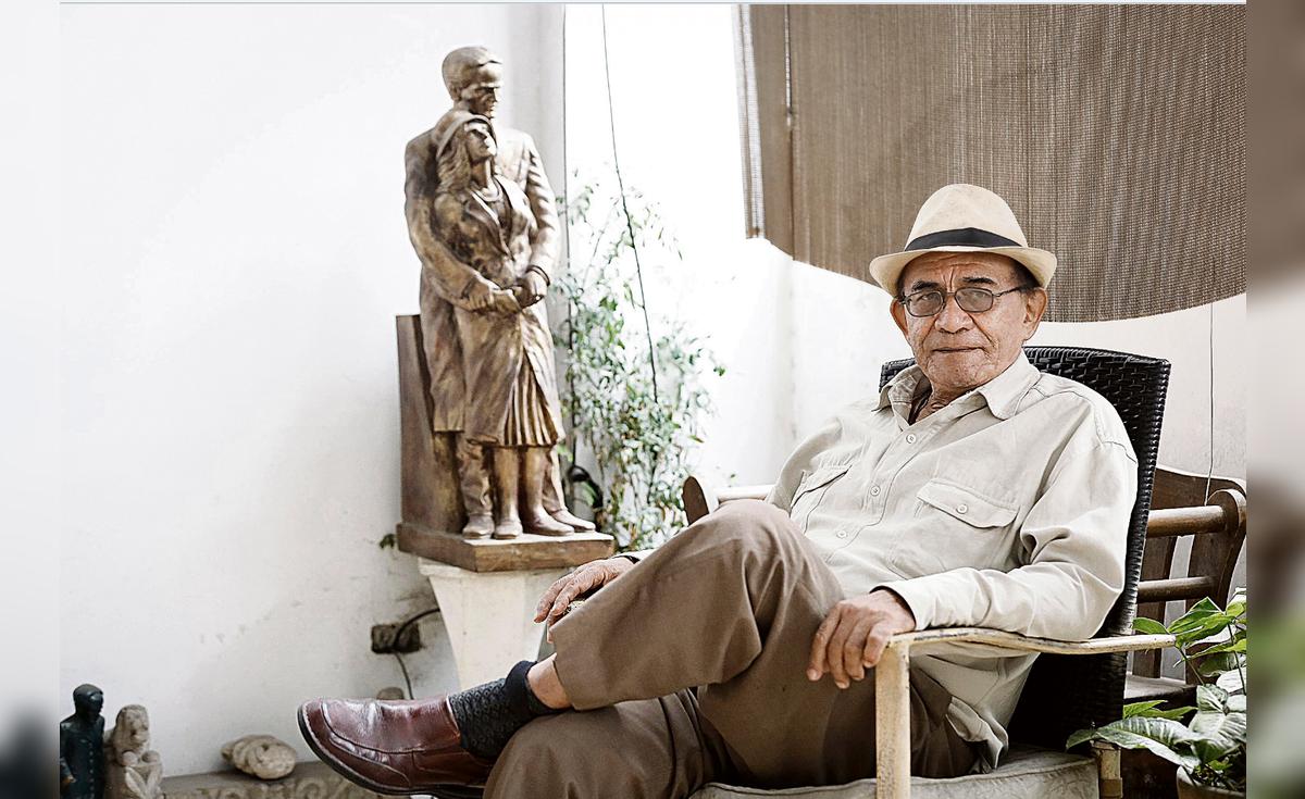 El legado literario de Cronwell Jara: una mirada a su trayectoria y reconocimiento