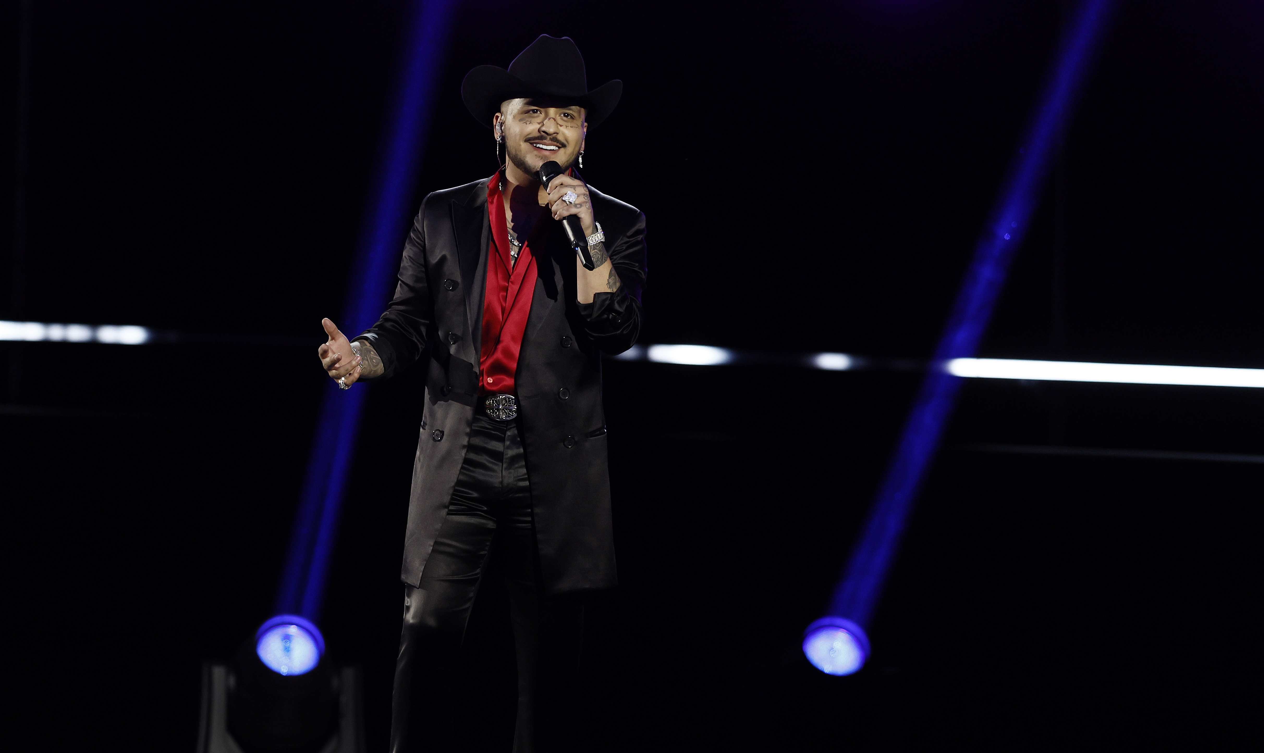 Padre de Christian Nodal clarifica relación con hijo y derechos del nombre artístico