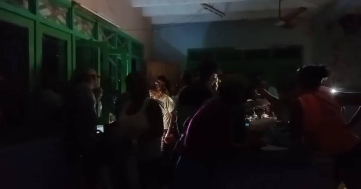 Cubans Line Up in Darkness to Buy Chicken Amid Power Outages