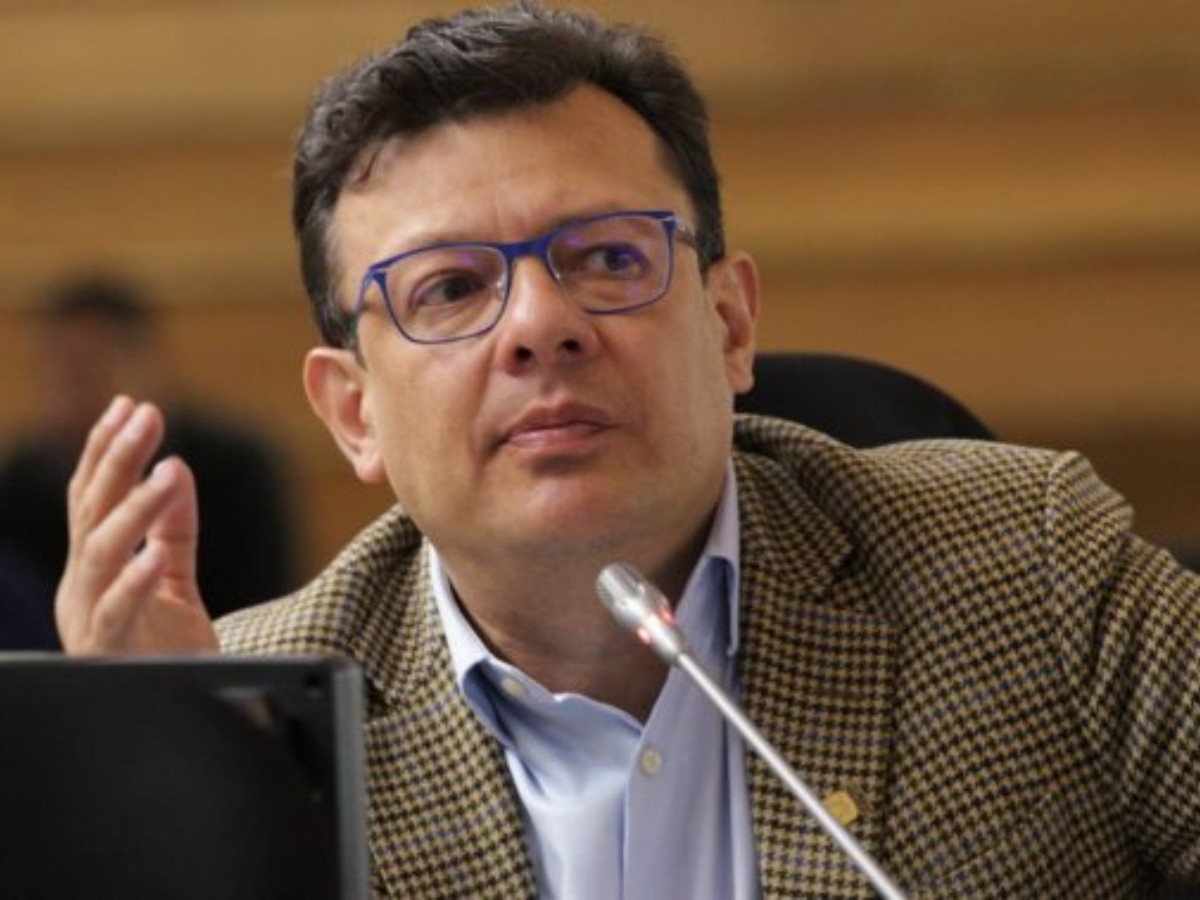Gobierno colombiano pide disculpas públicas por persecución de periodista
