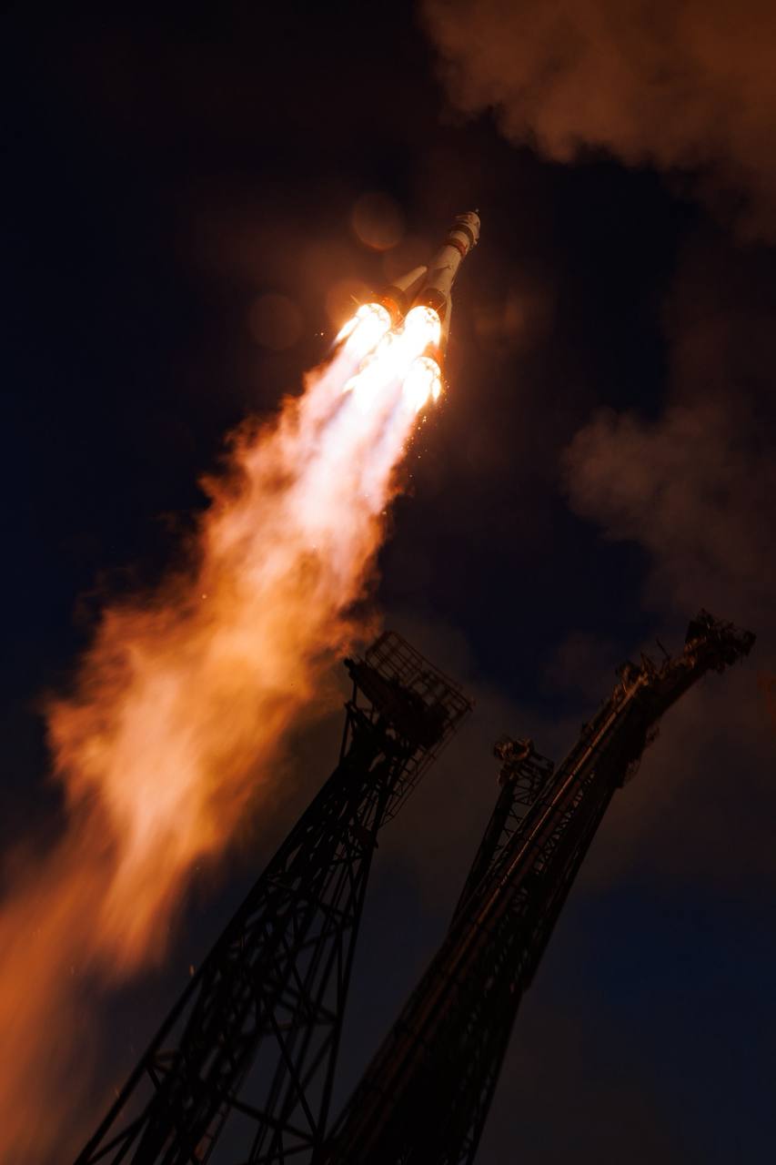 La Soyuz MS-29 transporta con éxito a dos cosmonautas rusos y un astronauta de la NASA hasta la Estación Espacial Internacional