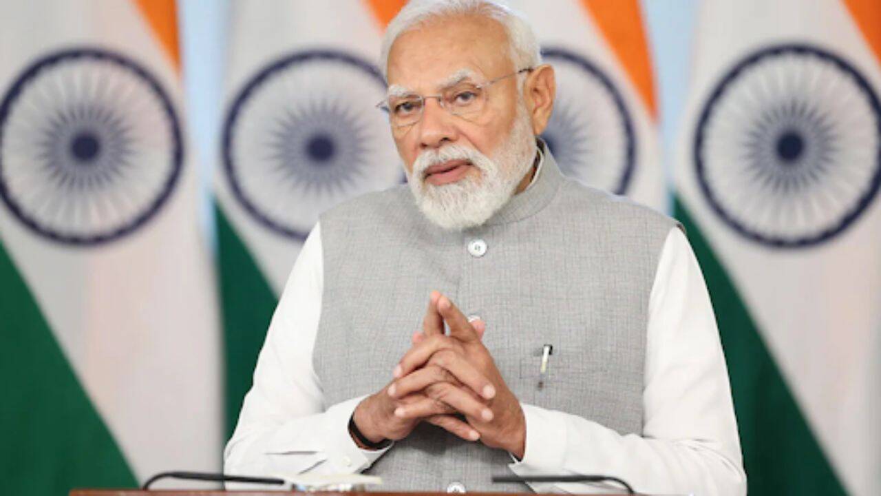 PM Modi meets Qatar's Amir during visit, discusses legacy of late Emir